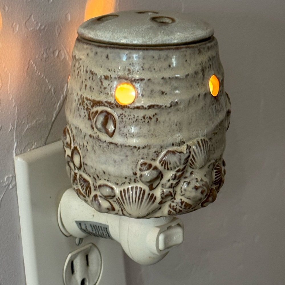 Scentsational Sea Shell Plug In Wax Warmer/Nightlight